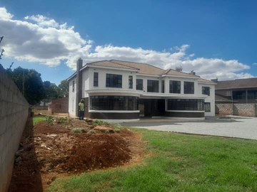 6 Bedroom House