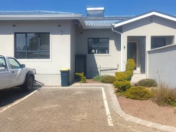 4 Bedroom Flat & Apartment