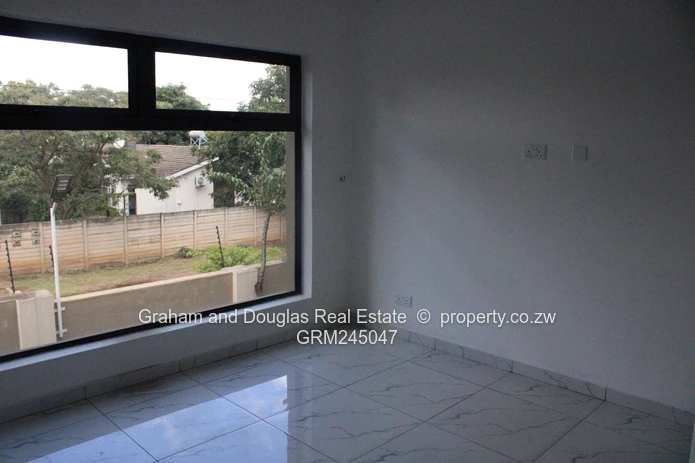 Neat Avondale West Flat to let