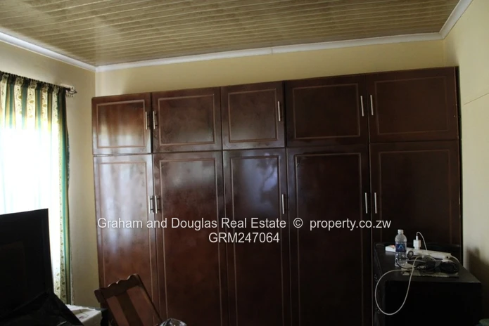 Kadoma Sabona bona plot for sale