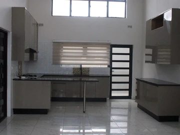 3 Bedroom Flat & Apartment