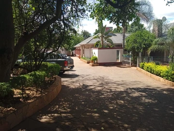 10 Bedroom House