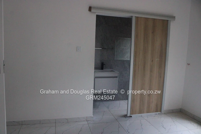 Neat Avondale West Flat to let