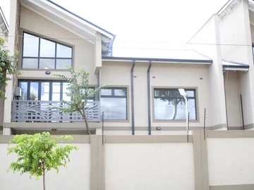 3 Bedroom Flat & Apartment