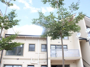 3 Bedroom Flat & Apartment