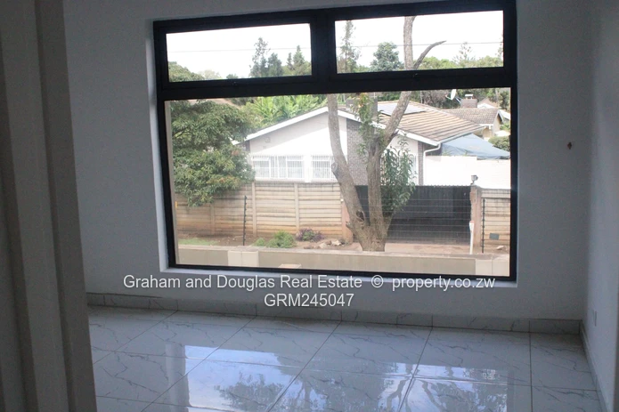 Neat Avondale West Flat to let