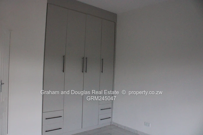 Neat Avondale West Flat to let